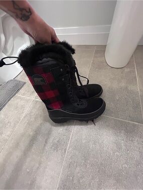 Sorel Women's Black and Red Plaid Lace-Up Winter Boots with Faux Fur Trim
